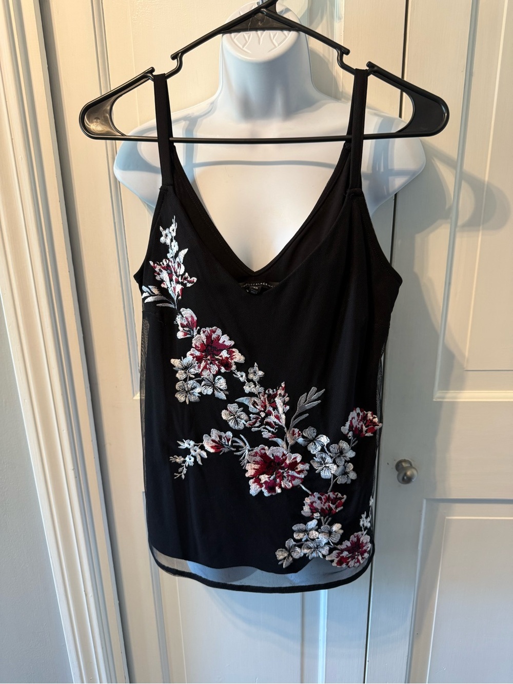 White House Black Market Black Floral Embroidered V-Neck Camisole XS